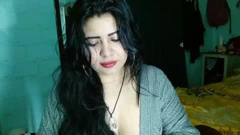 luna_india online show from 02/21/25, 09:34