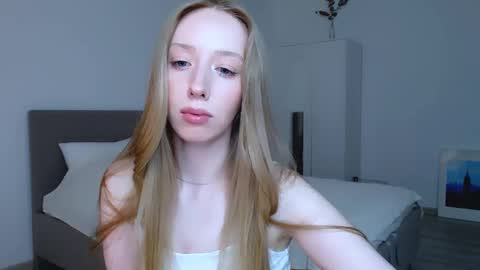 Luna online show from 01/19/25, 03:08