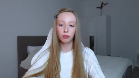 Luna online show from 09/14/25, 07:57