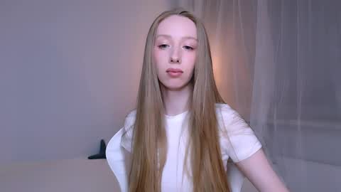 Luna online show from 04/27/26, 10:52