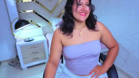 Snapshot of luna_jonez2 chatting on 11/23/25, 10:15 Luna Jonez online show from 11/23/25, 10:15