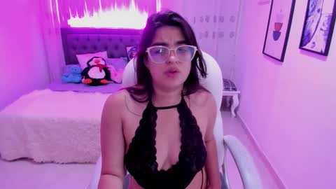 Snapshot of luna_jonnes1 chatting on 11/28/25, 11:24 Luna online show from 11/28/25, 11:24