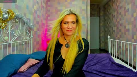 luna_lew1s online show from 01/07/25, 02:08