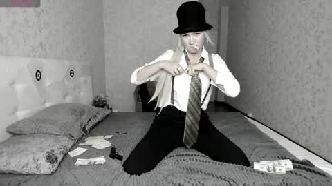 luna_lew1s online show from 02/27/25, 01:38