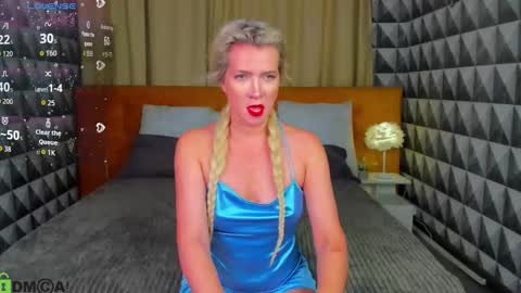 luna_lew1s online show from 10/20/25, 08:04