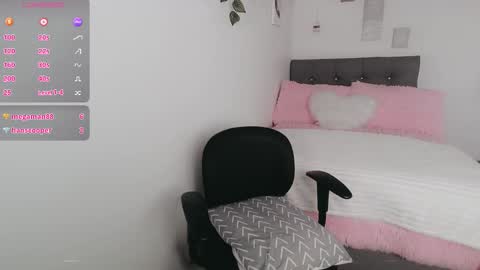 Snapshot of luna_lgomez chatting on 12/17/25, 01:39 luna online show from 12/17/25, 01:39