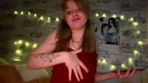 Snapshot of luna_linn chatting on 02/13/26, 01:07 Luna online show from 02/13/26, 01:07
