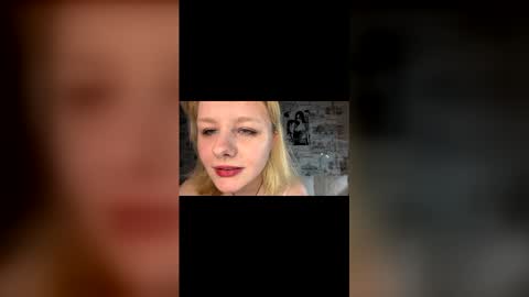 Snapshot of luna_linn chatting on 04/21/26, 02:01 Luna online show from 04/21/26, 02:01