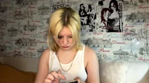 Snapshot of luna_linn chatting on 05/09/26, 08:03 Luna online show from 05/09/26, 08:03