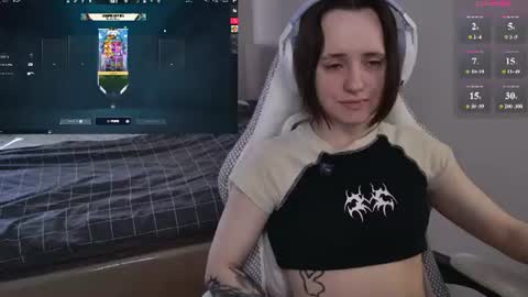 luna_loveeee online show from 06/15/26, 06:37