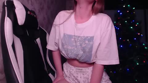 Luna online show from 12/24/24, 08:16