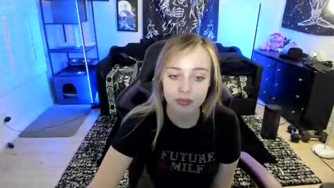Luna online show from 05/08/26, 02:50