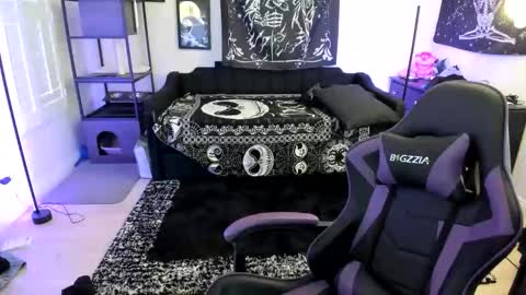 Luna online show from 05/21/26, 08:05