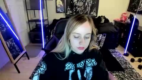 Luna online show from 07/01/26, 01:34