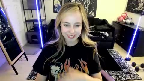Luna online show from 07/13/26, 02:47