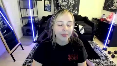 Luna online show from 07/15/26, 10:48