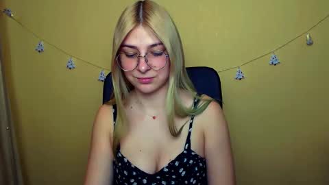 Luna online show from 12/20/24, 12:38