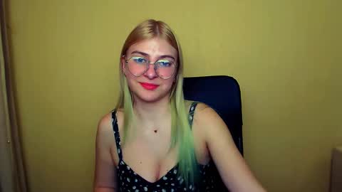 Luna online show from 01/24/25, 11:37