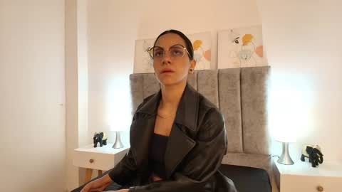 Luna McClean  online show from 02/07/25, 01:32