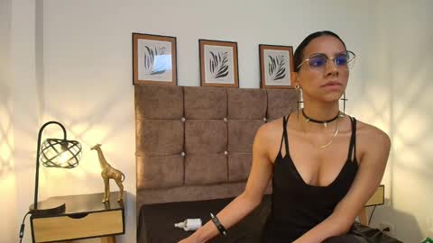 Luna McClean  online show from 02/10/25, 02:37