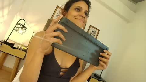 Luna McClean  online show from 03/08/25, 12:22