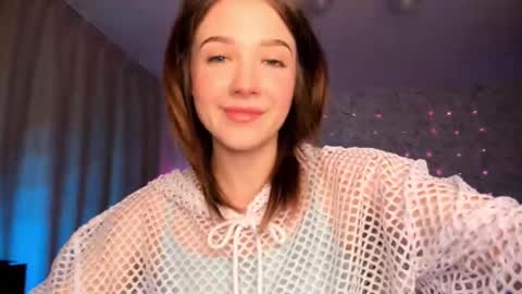 Snapshot of luna_moran chatting on 03/07/25, 04:02 Lina online show from 03/07/25, 04:02