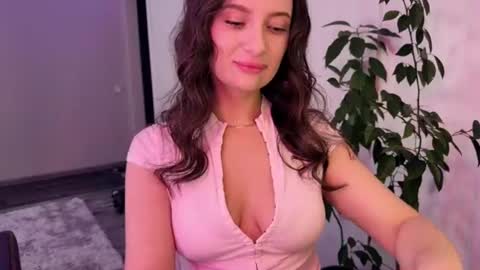 luna_raee online show from 07/19/26, 05:22