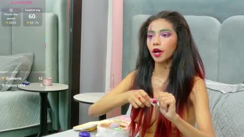 LUNA  online show from 10/08/25, 10:51