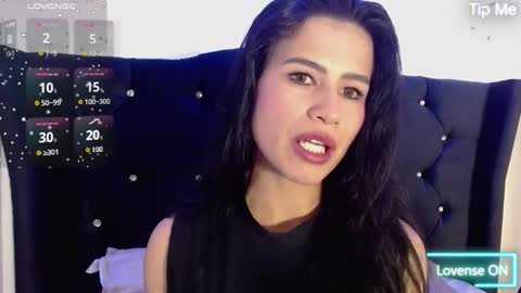 Snapshot of luna_starr69 chatting on 11/25/25, 01:33 luna_starr69 online show from 11/25/25, 01:33