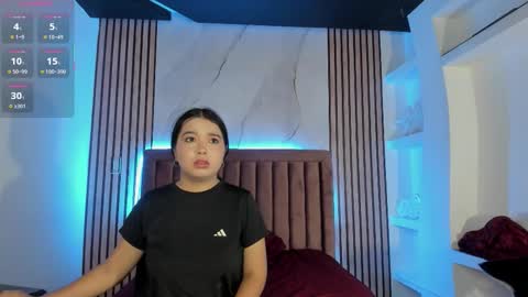 Snapshot of luna_sweeett_ chatting on 09/23/25, 11:24 Luna online show from 09/23/25, 11:24