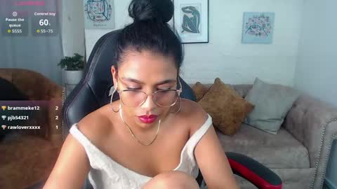 Snapshot of luna_sweet_tk chatting on 06/03/26, 02:33 Luna online show from 06/03/26, 02:33