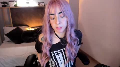 Luna online show from 12/19/25, 03:52