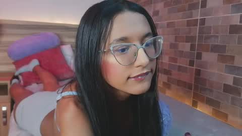 luna_valen online show from 06/07/26, 03:21