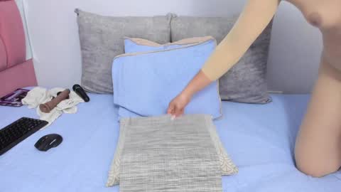 luna_valle online show from 01/09/25, 11:03