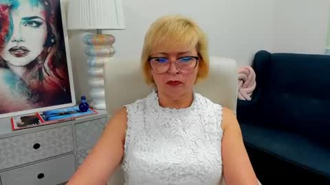 L u n a online show from 06/18/26, 06:35