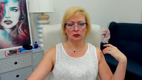 L u n a online show from 06/19/26, 06:29
