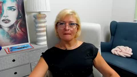 L u n a online show from 07/07/26, 09:13