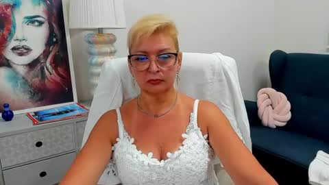 L u n a online show from 07/09/26, 07:01