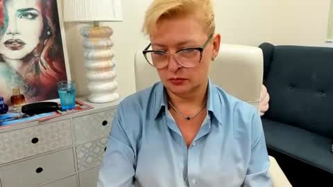 L u n a online show from 07/18/26, 06:39