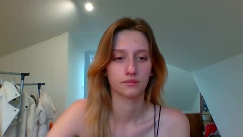 Snapshot of luna_xsensual chatting on 12/04/24, 08:01 L U N A online show from 12/04/24, 08:01