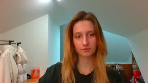 Snapshot of luna_xsensual chatting on 12/13/24, 03:00 L U N A online show from 12/13/24, 03:00