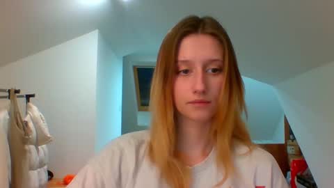 Snapshot of luna_xsensual chatting on 12/23/24, 03:12 L U N A online show from 12/23/24, 03:12