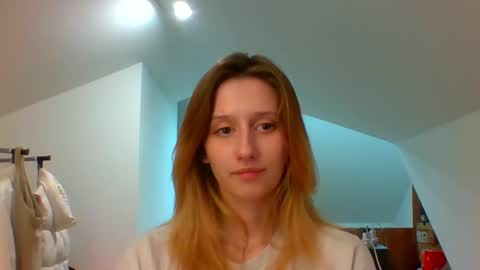 Snapshot of luna_xsensual chatting on 12/23/24, 06:16 L U N A online show from 12/23/24, 06:16