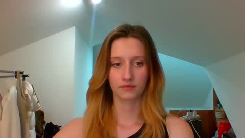 Snapshot of luna_xsensual chatting on 12/27/24, 03:04 L U N A online show from 12/27/24, 03:04