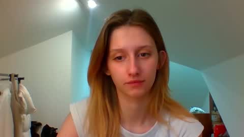 Snapshot of luna_xsensual chatting on 12/30/24, 07:37 L U N A online show from 12/30/24, 07:37