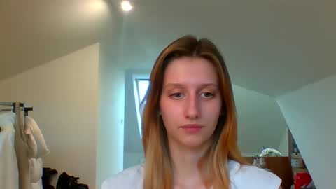 Snapshot of luna_xsensual chatting on 12/30/24, 10:43 L U N A online show from 12/30/24, 10:43