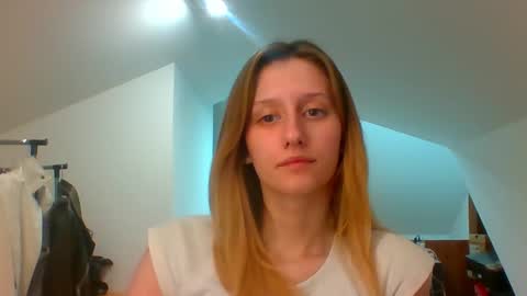 Snapshot of luna_xsensual chatting on 01/15/25, 06:08 L U N A online show from 01/15/25, 06:08
