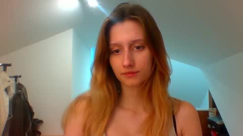 Snapshot of luna_xsensual chatting on 01/17/25, 05:51 L U N A online show from 01/17/25, 05:51