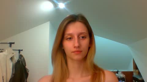 Snapshot of luna_xsensual chatting on 01/22/25, 05:49 L U N A online show from 01/22/25, 05:49