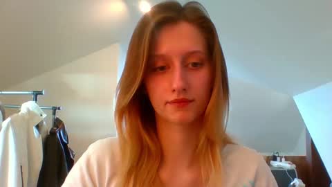 Snapshot of luna_xsensual chatting on 02/19/25, 11:17 L U N A online show from 02/19/25, 11:17